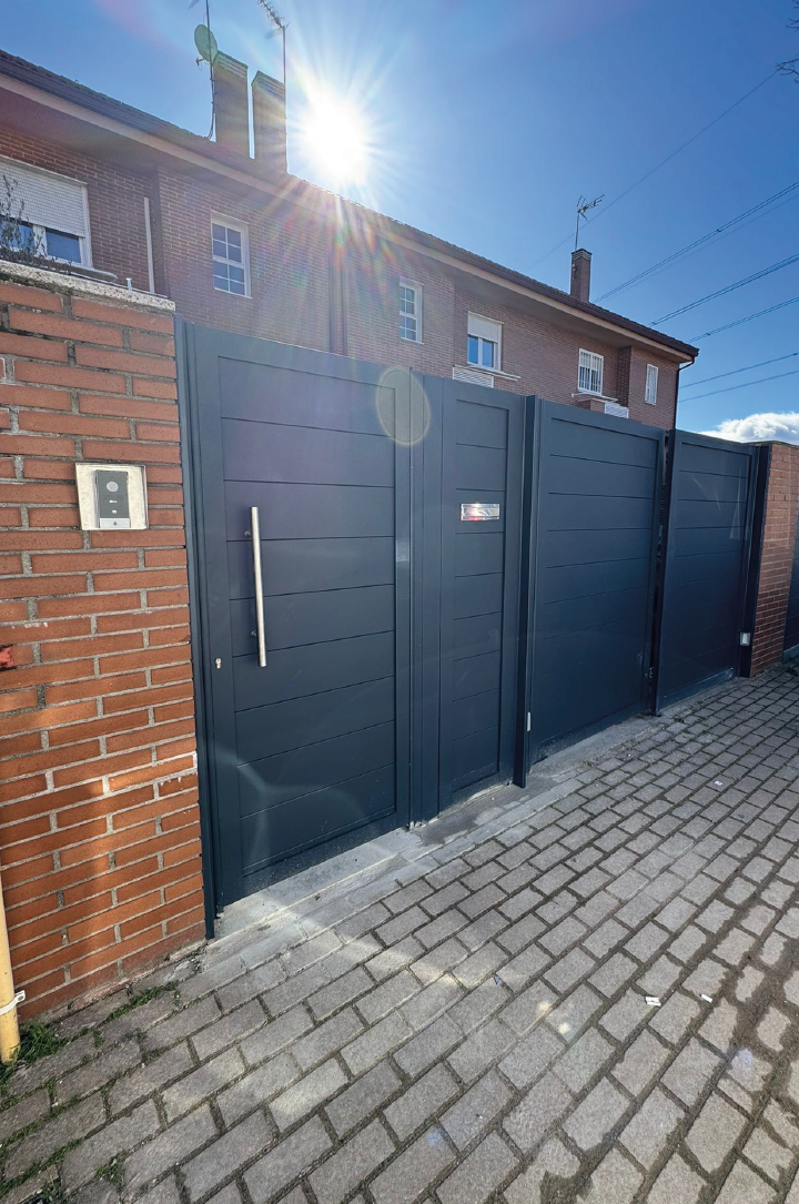 Seguridad puertas aluminio soldado by Aluminios Martín