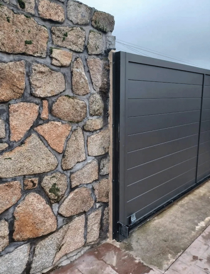 Cancela aluminio soldado Aluminios Martín