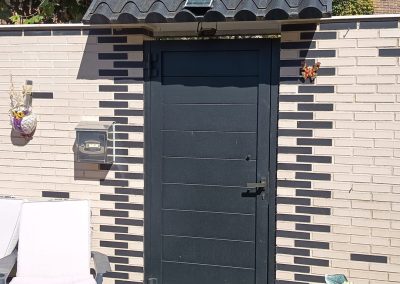 Entrada jardin puerta peatonal aluminio soldado Aluminios Martín