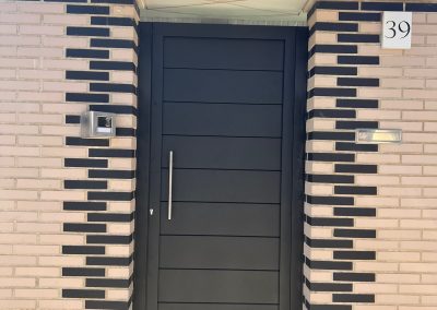 Puerta entrada aluminio soldado Aluminios Martí