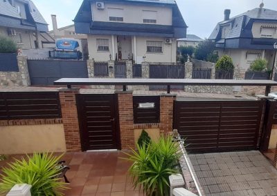 Trabajos conjuntos de valla, cancela y puerta de aluminio soldado Aluminios Martín