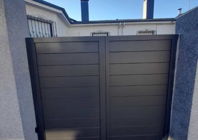 Trabajos puertas aluminio soldado Aluminios Martín 2