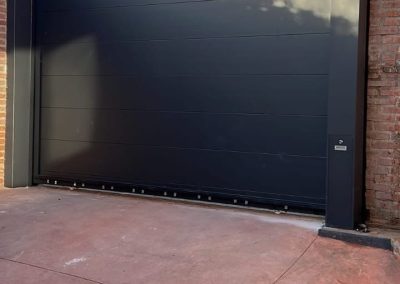 Trabajos puertas automaticas de aluminio soldado Aluminios Martín