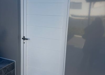 Trabajos puertas lacadas de aluminio soldado Aluminios Martín