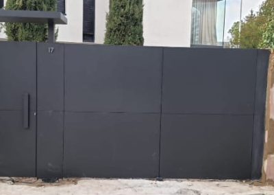 cancela negra aluminio soldado Aluminios Martín