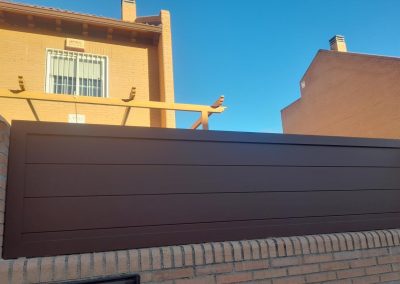 valla chalet de aluminio soldado Aluminios Martín